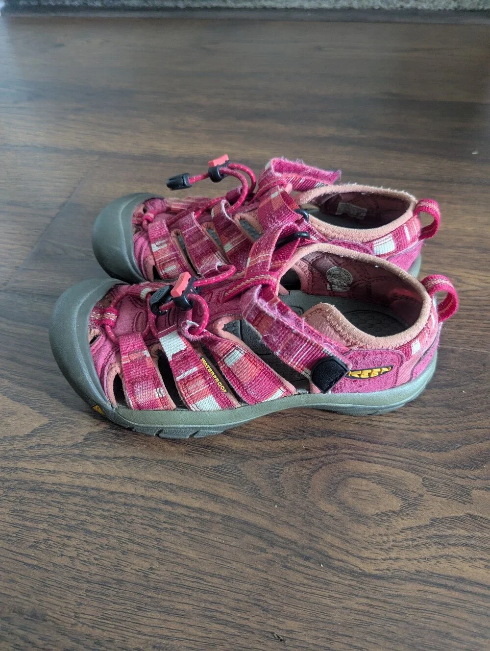 Keen Newport H2 Sandals Water Shoes Size 2 Girl Summer Beach Camping Pink